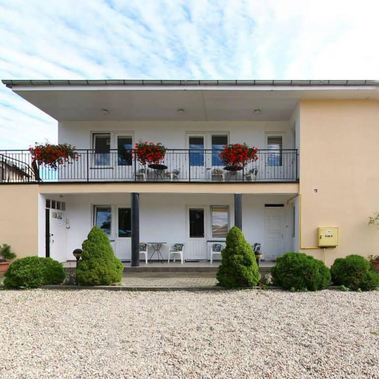 Pokoje Goscinne Weronika Ostrowo  Exterior foto